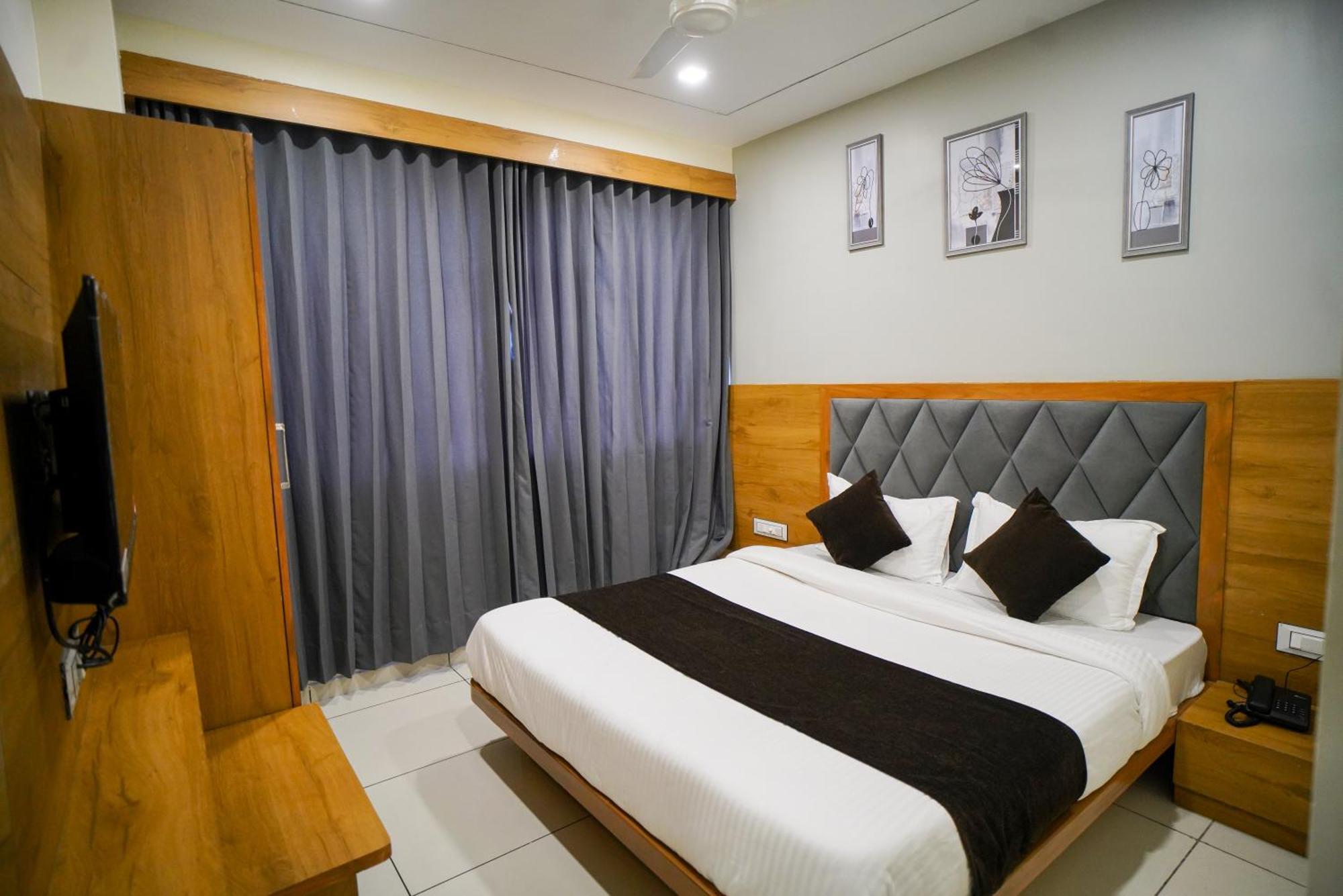 Hotel Suncity Ahmedabad Exterior foto